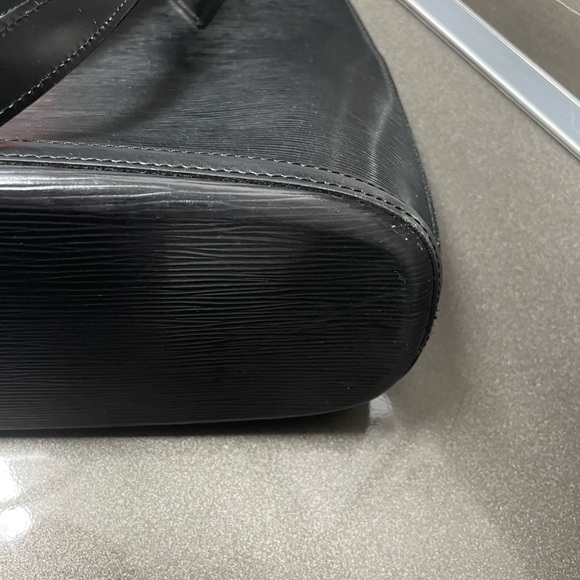 Authentic Louis Vuitton LV Lussac Epi Shoulder Bag. Excellent Condition! - Picture 5 of 9